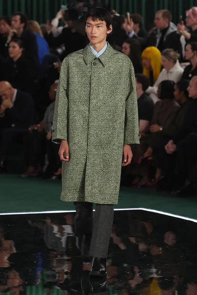 Look 3